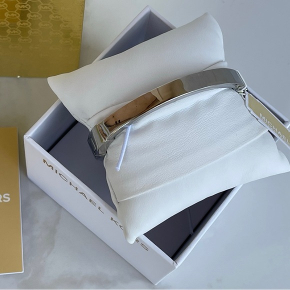 Michael Kors Heritage Astor Pave Hinged Silver Bracelet - Picture 4 of 11